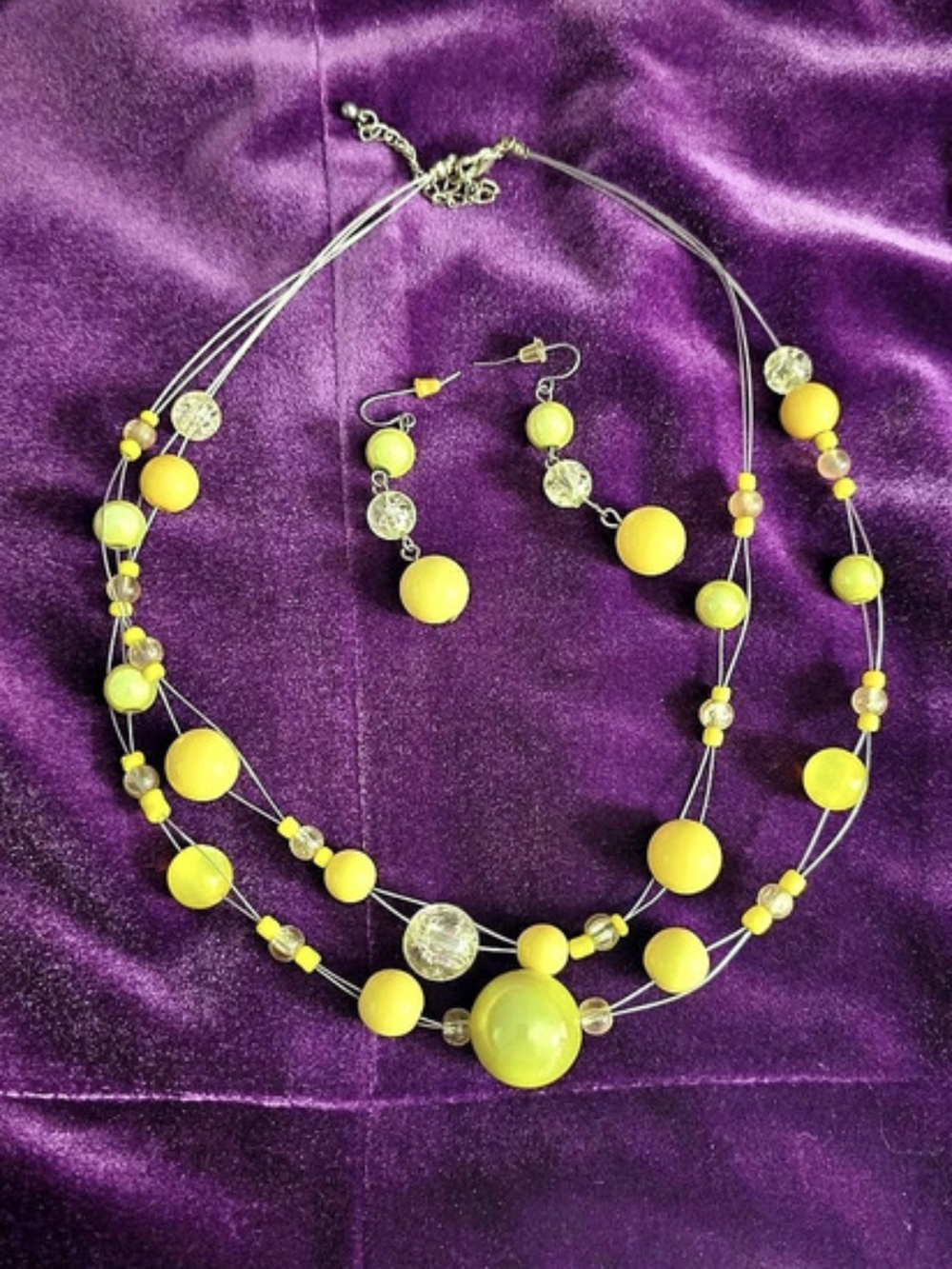 Green Beaded Necklace & Earrings Like New